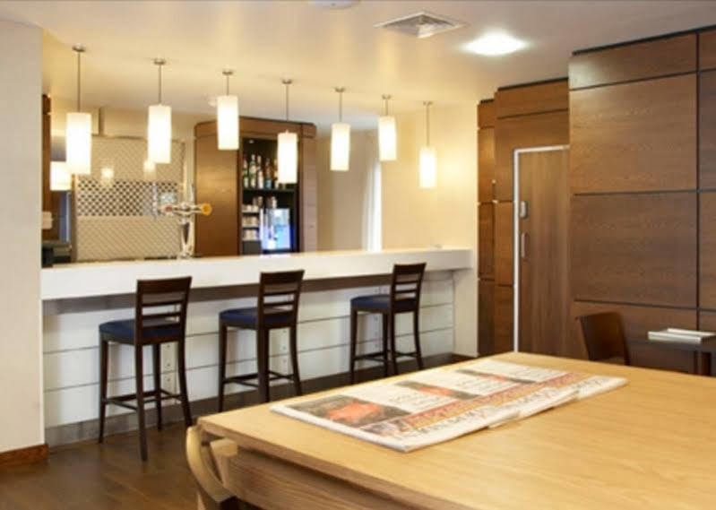 Готель Hampton By Hilton Istanbul Kurtkoy Екстер'єр фото